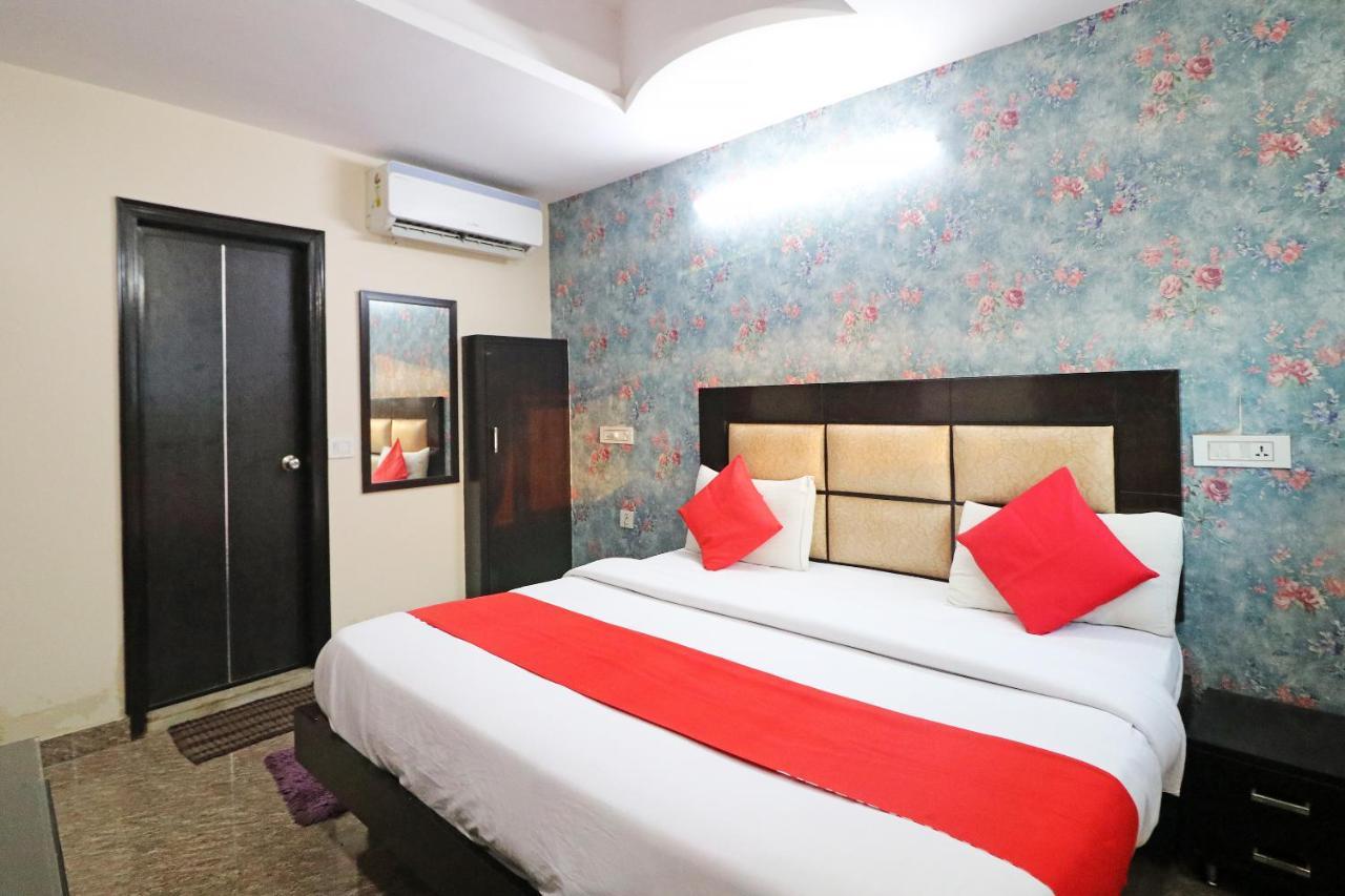 Hotel Westend Holiday Home 5 Mint From Nizamuddin Railway Station Neu-Delhi Exterior foto